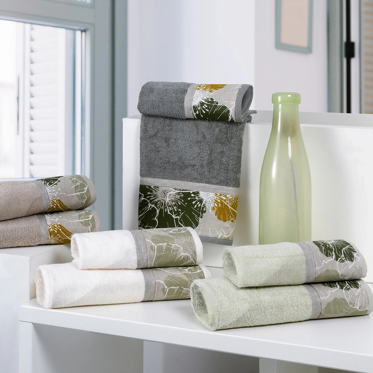 Creole Home Set Asciugamani 1+1 In Spugna Di Cotone Con Bordo Fantasia Vega