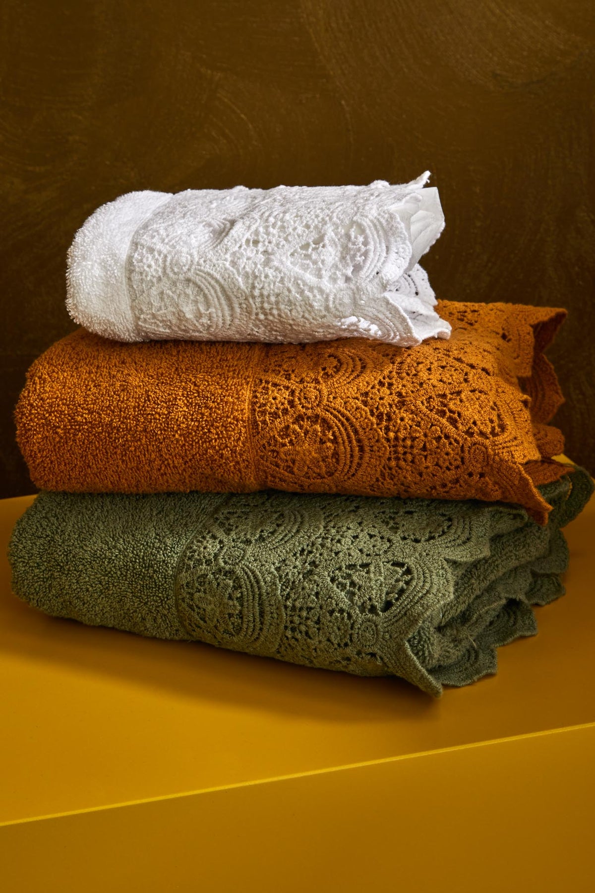 Biancoperla Set Asciugamano 1+1 In Spugna Di Cotone Con Balza In Pizzo Macrame' Canastra