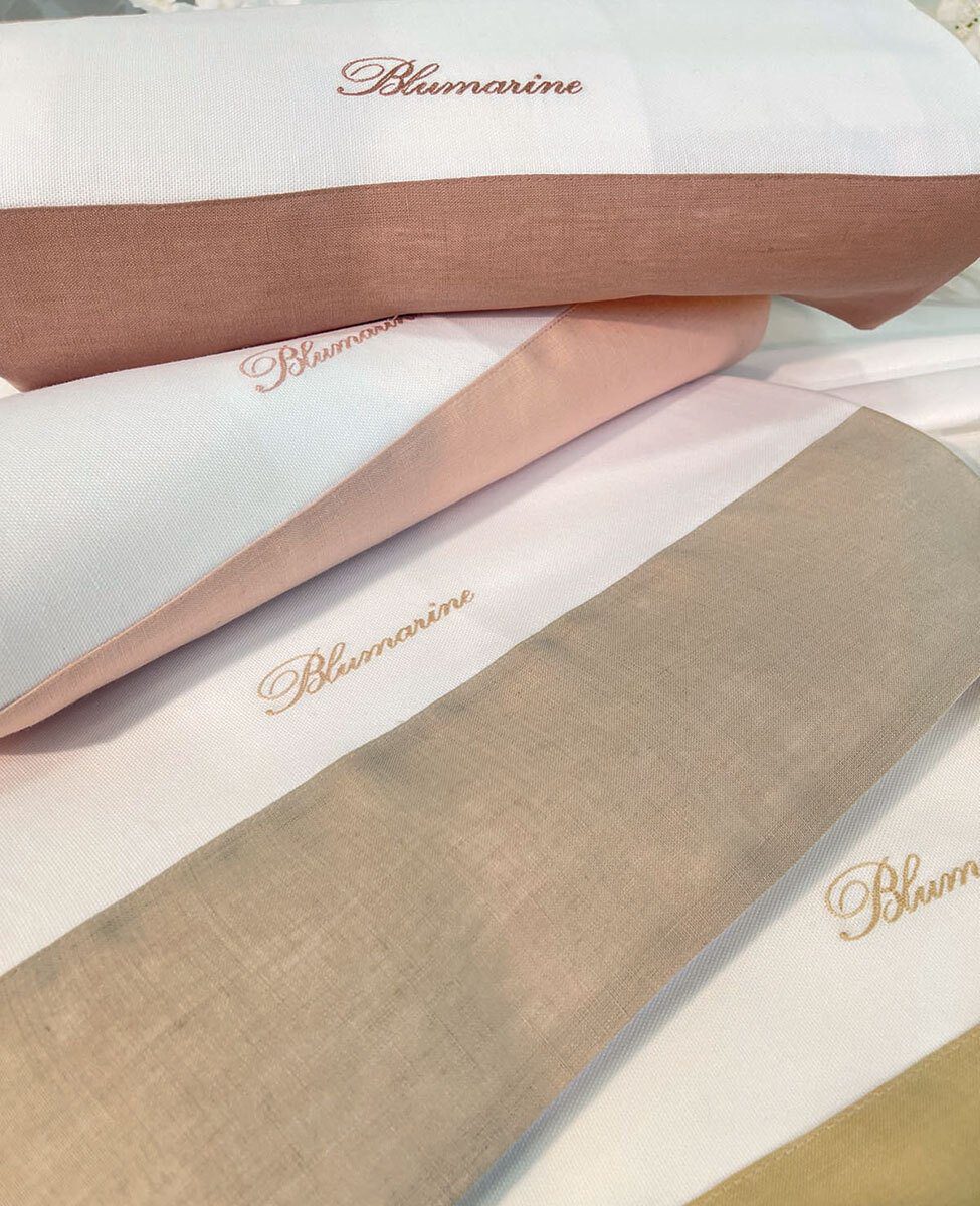 Blumarine Tovaglia in cotone tinta unita con bordo in lino colorato Alba