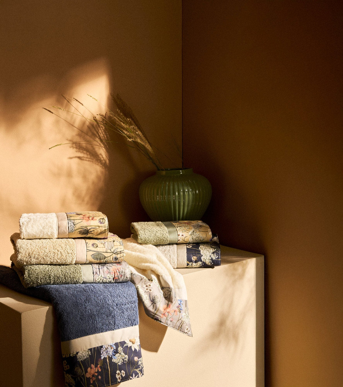 Biancoperla Set Asciugamani 2+2 In Spugna Di Cotone Con Balza In Cotone Stampato Calipso