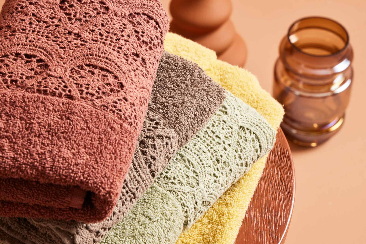 Biancoperla Set Asciugamano 1+1 In Spugna Di Cotone Con Balza In Pizzo Macrame' Canastra