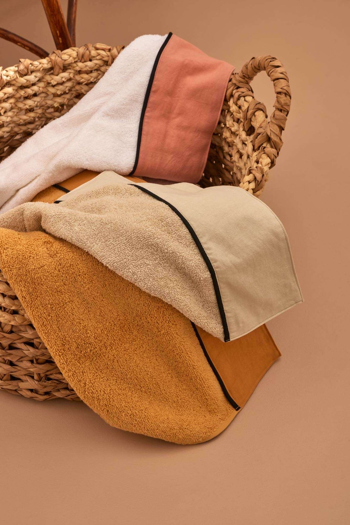 Biancoperla Set 2+2 Asciugamani In Spugna Di Cotone Con Bordo In Cotone Tinto In Capo Coco