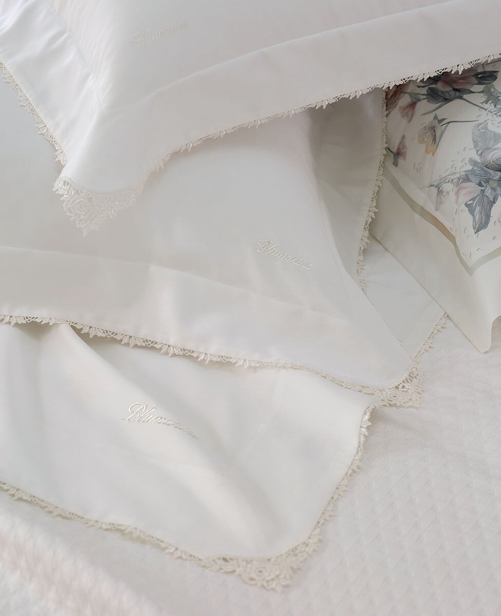 Blumarine Completo Lenzuola Matrimoniale In Raso Di Cotone Con Lista In Macrame' Dettagli