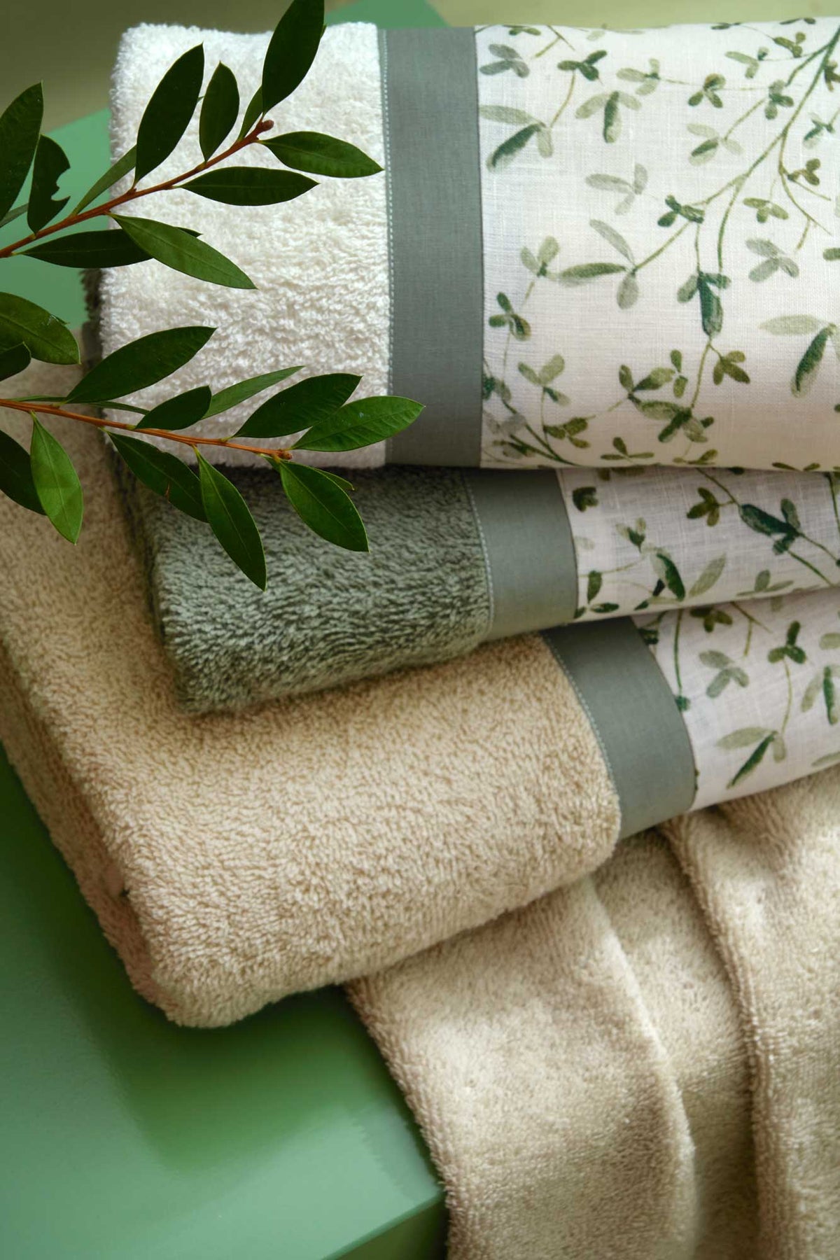 Biancoperla Set Asciugamani 2+2 In Spugna Di Cotone Con Balza In Puro Lino Stampato Ivy