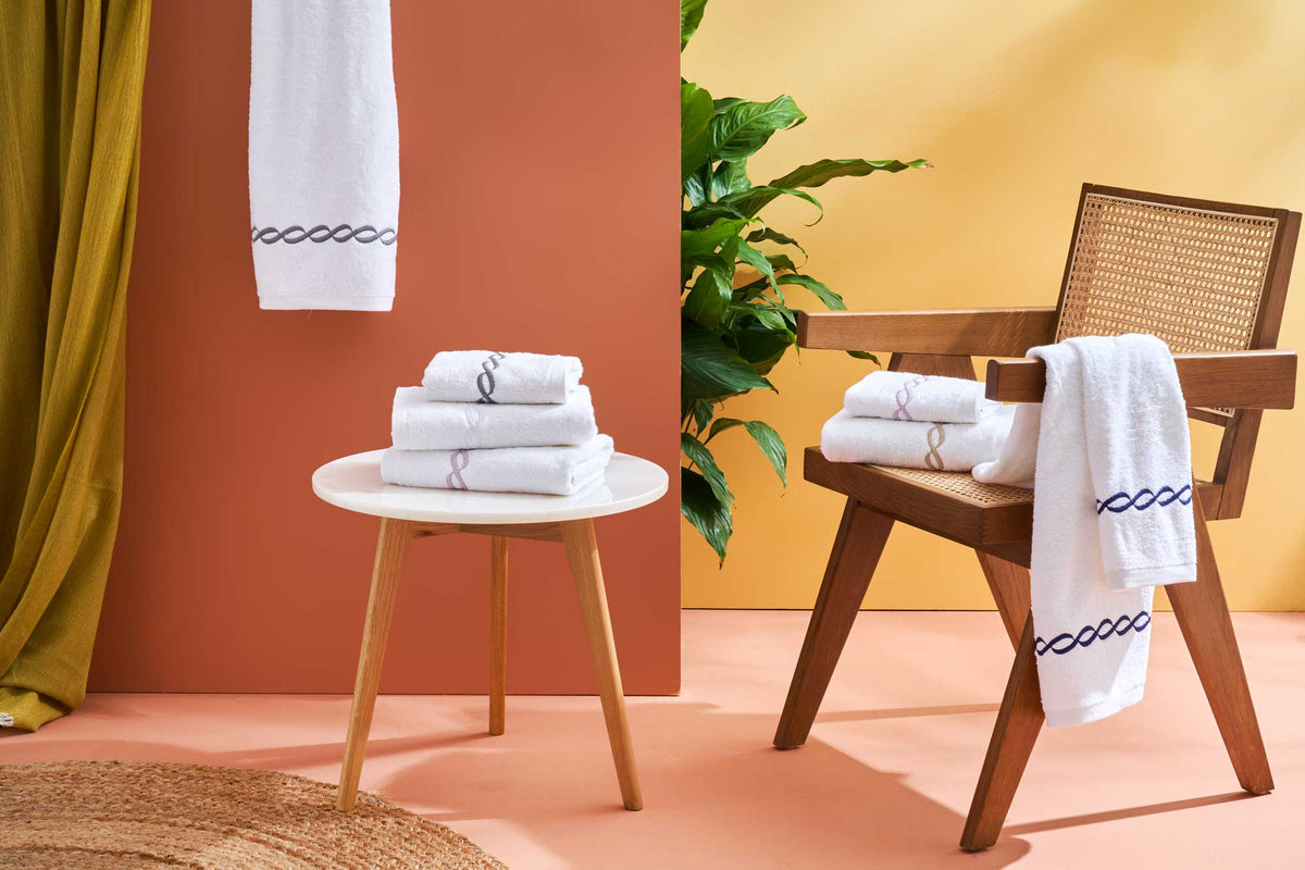 Biancoperla Set Asciugamani 1+1 In Spugna Di Cotone Con Greca Ricamata Olympia