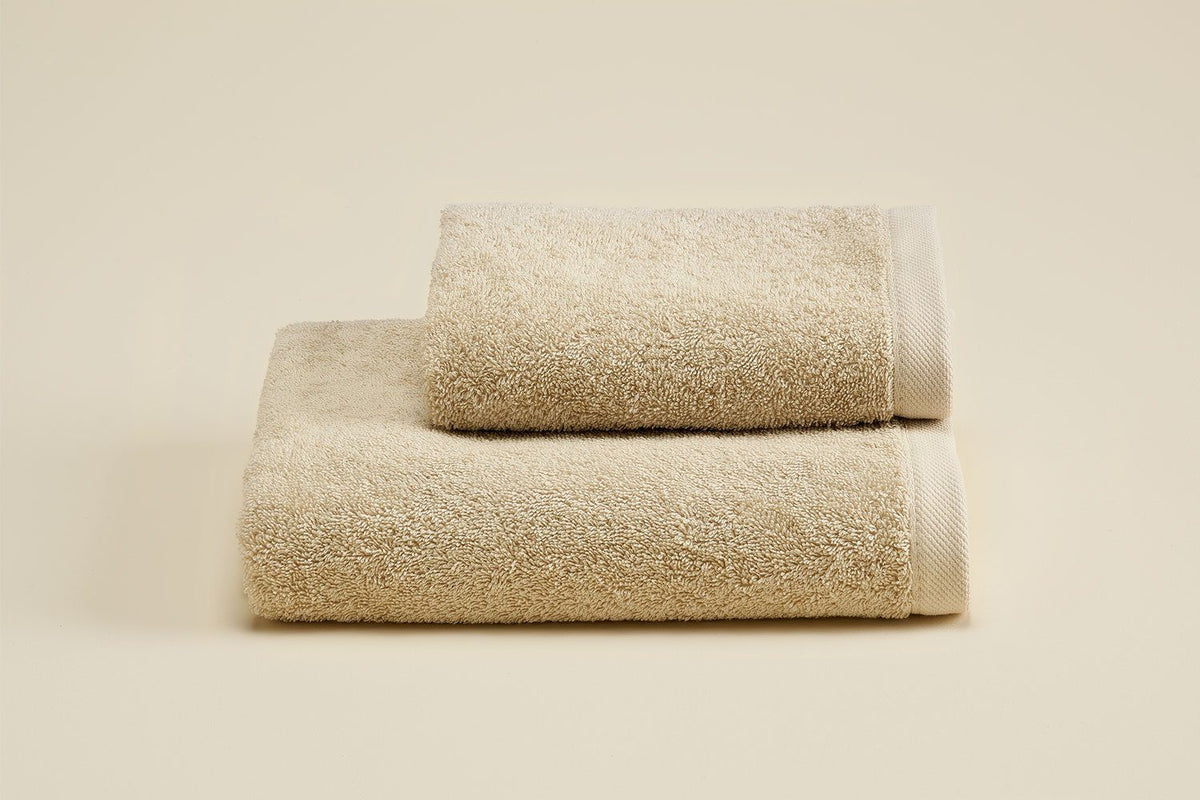 Biancoperla Set Asciugamani 1+1 In Spugna Di Puro Cotone Tinta Unita Perla