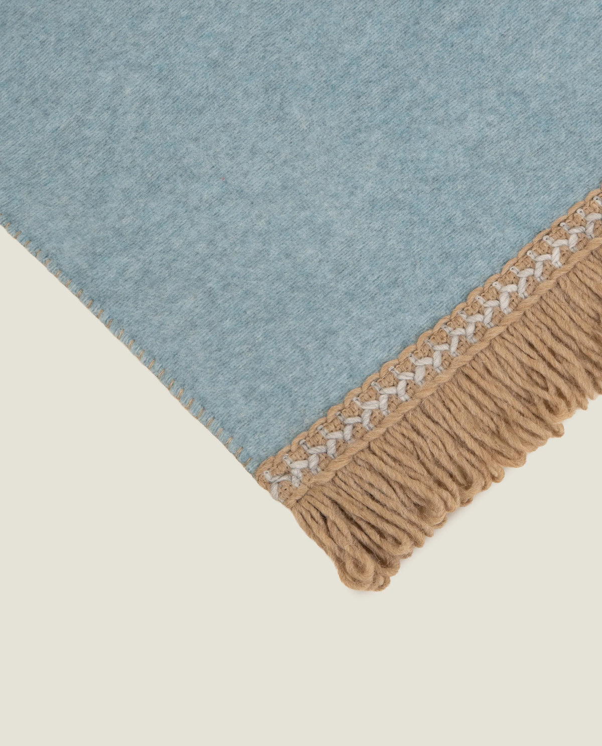 Frati Home Plaid Con Frange In Soft Bamboo Rousseau Pavone