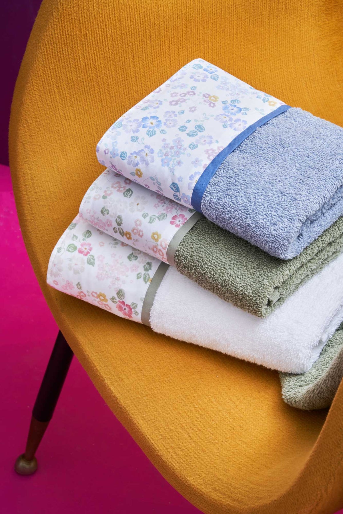 Biancoperla Set Asciugamani 2+2 In Spugna Di Cotone Con Balza In Percalle Di Cotone Stampato Sinfonia