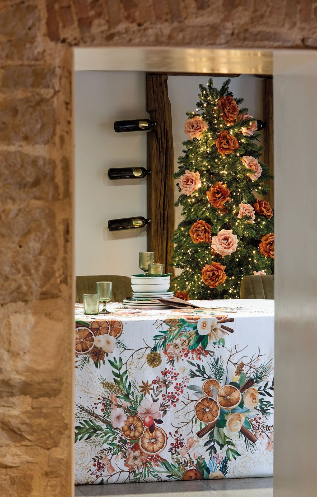 Maison Sucree' Natale Tovaglia e/o Runner In Tessuto Antimacchia Stampato Arancia e Cannella