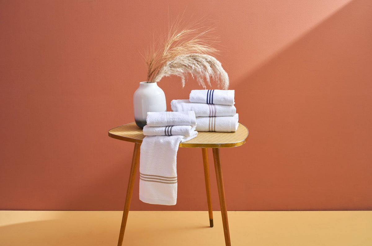 Biancoperla Set Asciugamani 1+1 In Spugna Di Cotone Con Bacchette Ricamate Zoe