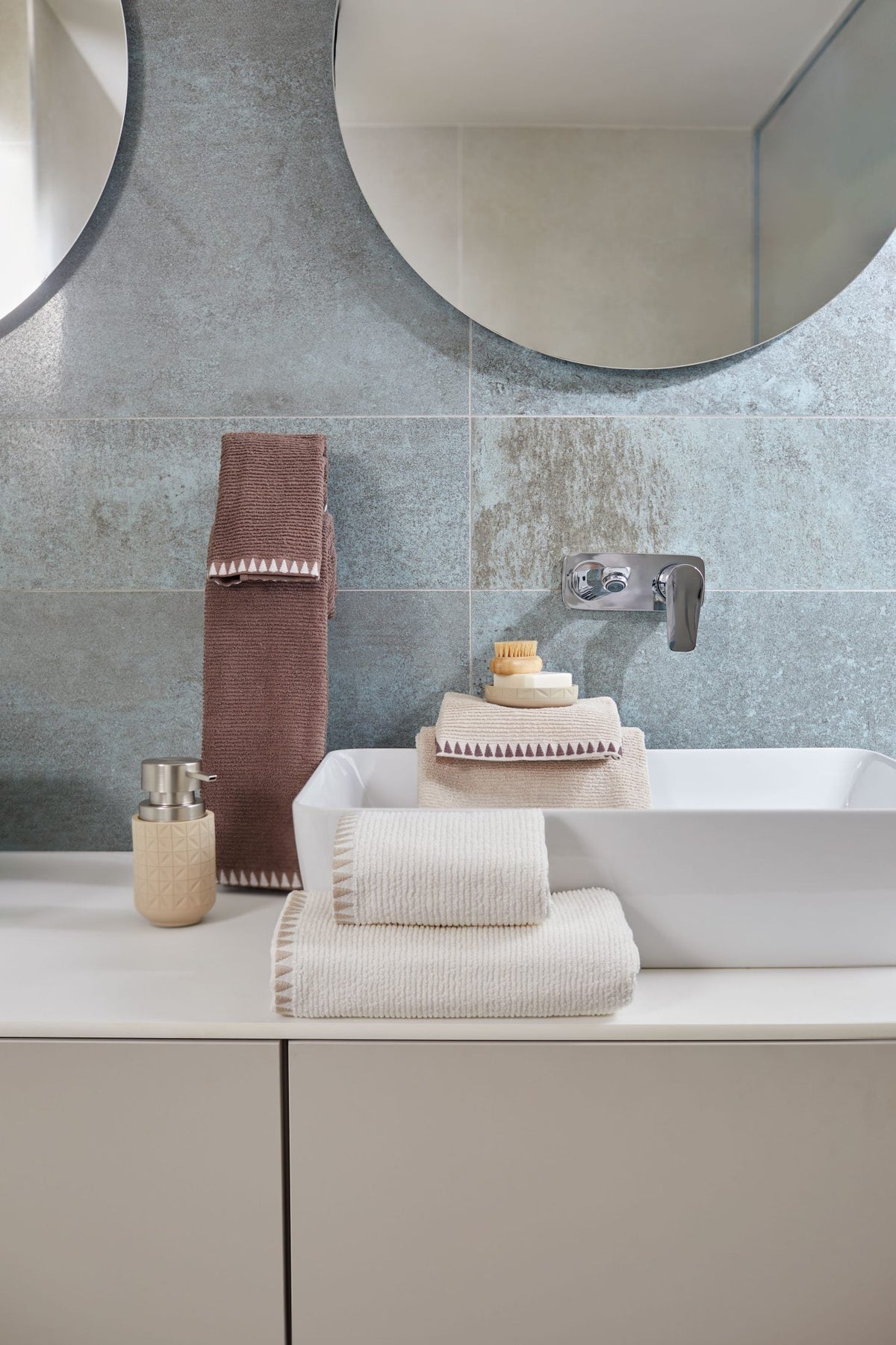 Maison Sucree' Set Asciugamani 1+1 In Spugna Di Cotone Brera