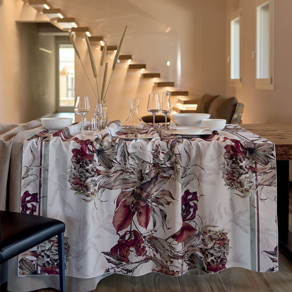 Maison Sucree' Tovaglia E/O Runner In Tessuto Antimacchia Stampato Bouquet D'Inverno