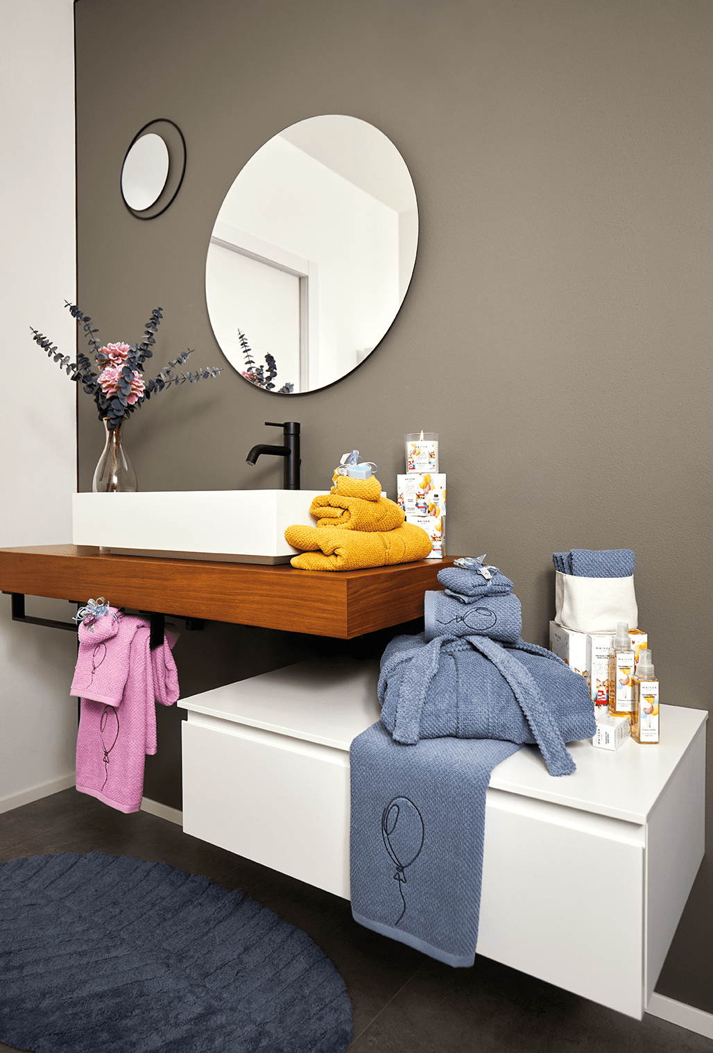 Maison Sucree' Set Asciugamani 1+1 In Spugna Di Cotone Ricamata Gioia