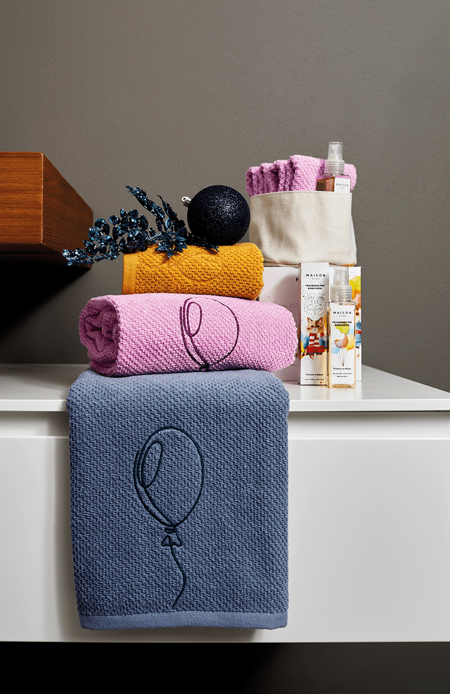 Maison Sucree' Set Asciugamani 1+1 In Spugna Di Cotone Ricamata Gioia
